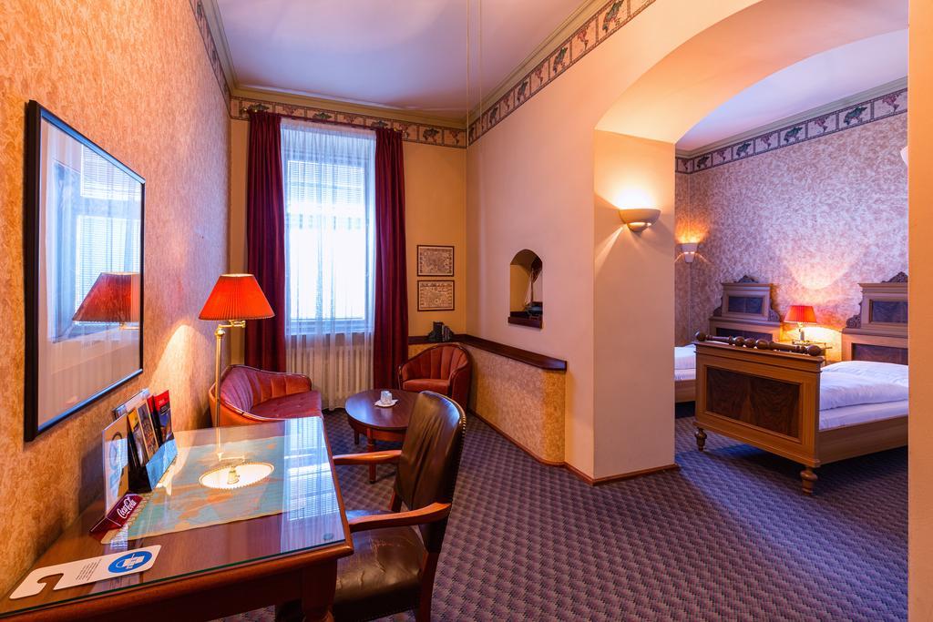 פלזן Hotel Continental מראה חיצוני תמונה