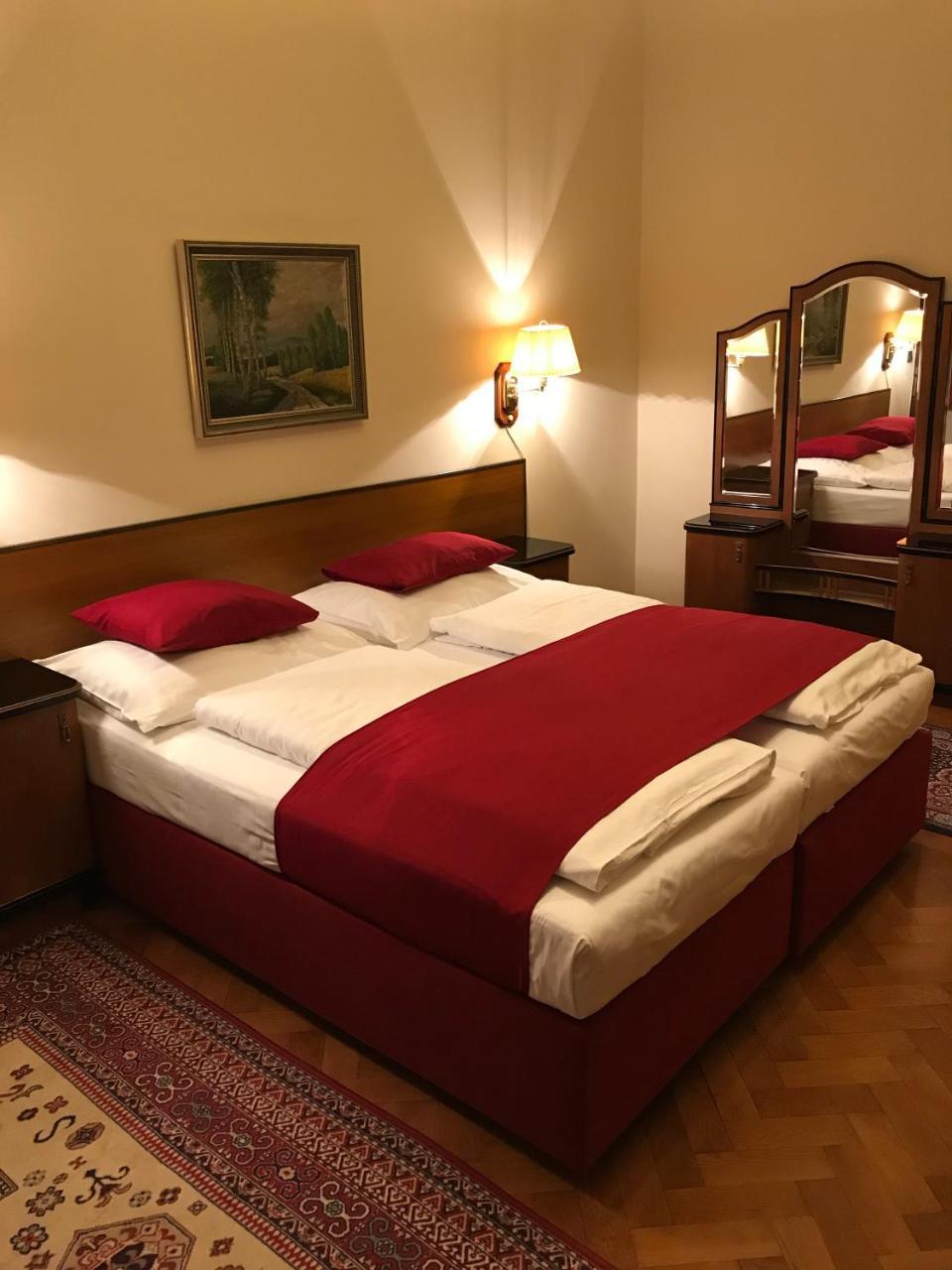 פלזן Hotel Continental מראה חיצוני תמונה